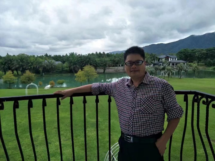 海外文摘·文学版｜何武散文：父亲的故事