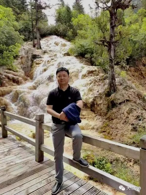 袁岸松：一犁春雨催农忙