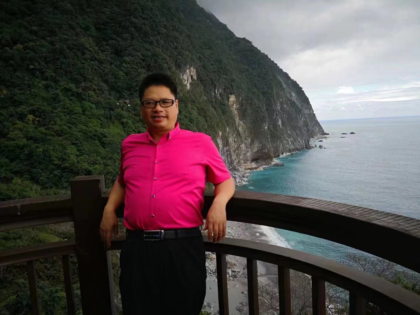 《海外文摘》｜何武：生活万岁