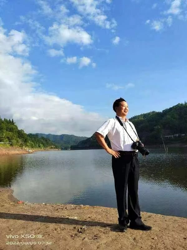 《达州日报》|许洪文：女儿叫我“叔叔”