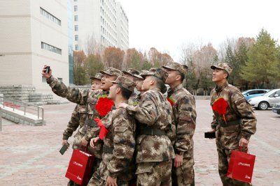 许洪文：竹乡面香 军旅情长